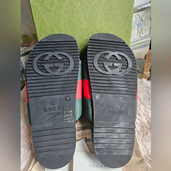 Gucci woman's  Padded Web Slide Sandals I'm size 8 and 9. Brand new in a box - Picture 7 of 13